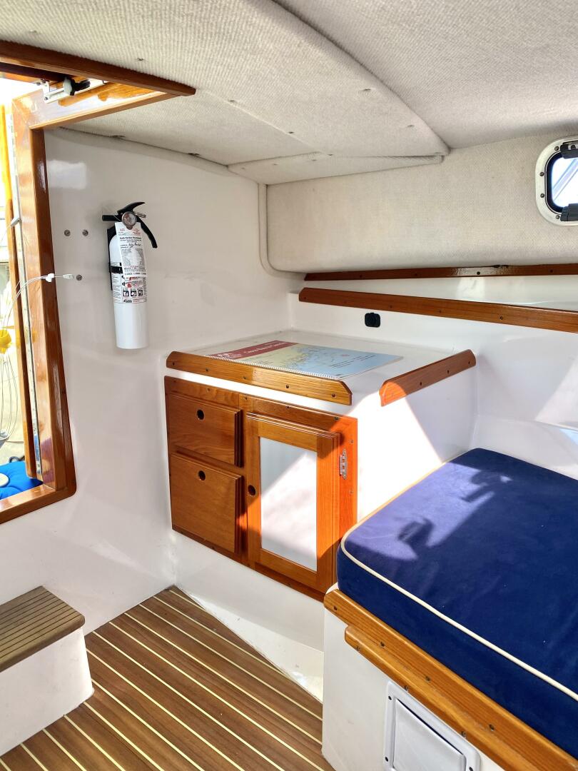 2003 Surf-Hunter 25 Base - Image 6