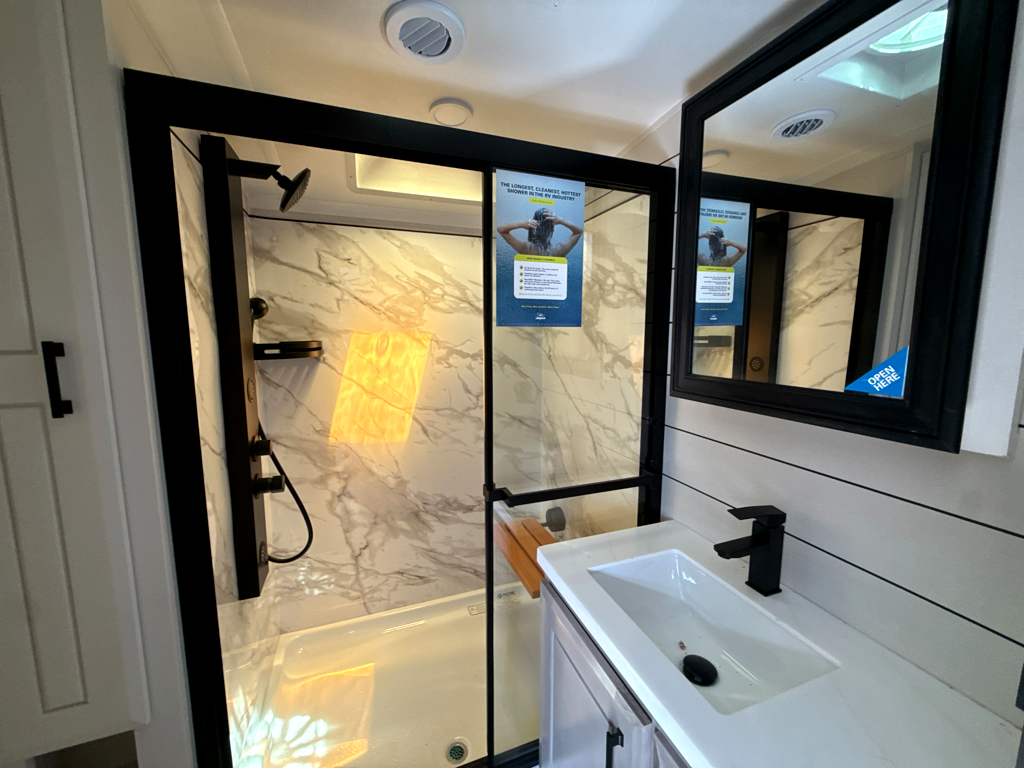 2027 JAYCO PINNACLE 32RLTS - Image 24