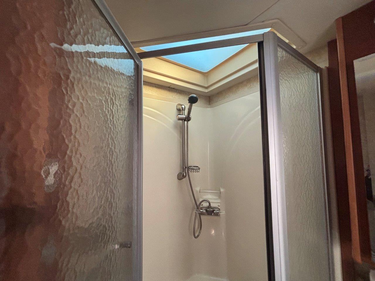 2007 Monaco RV Knight 38PDQ - Image 12
