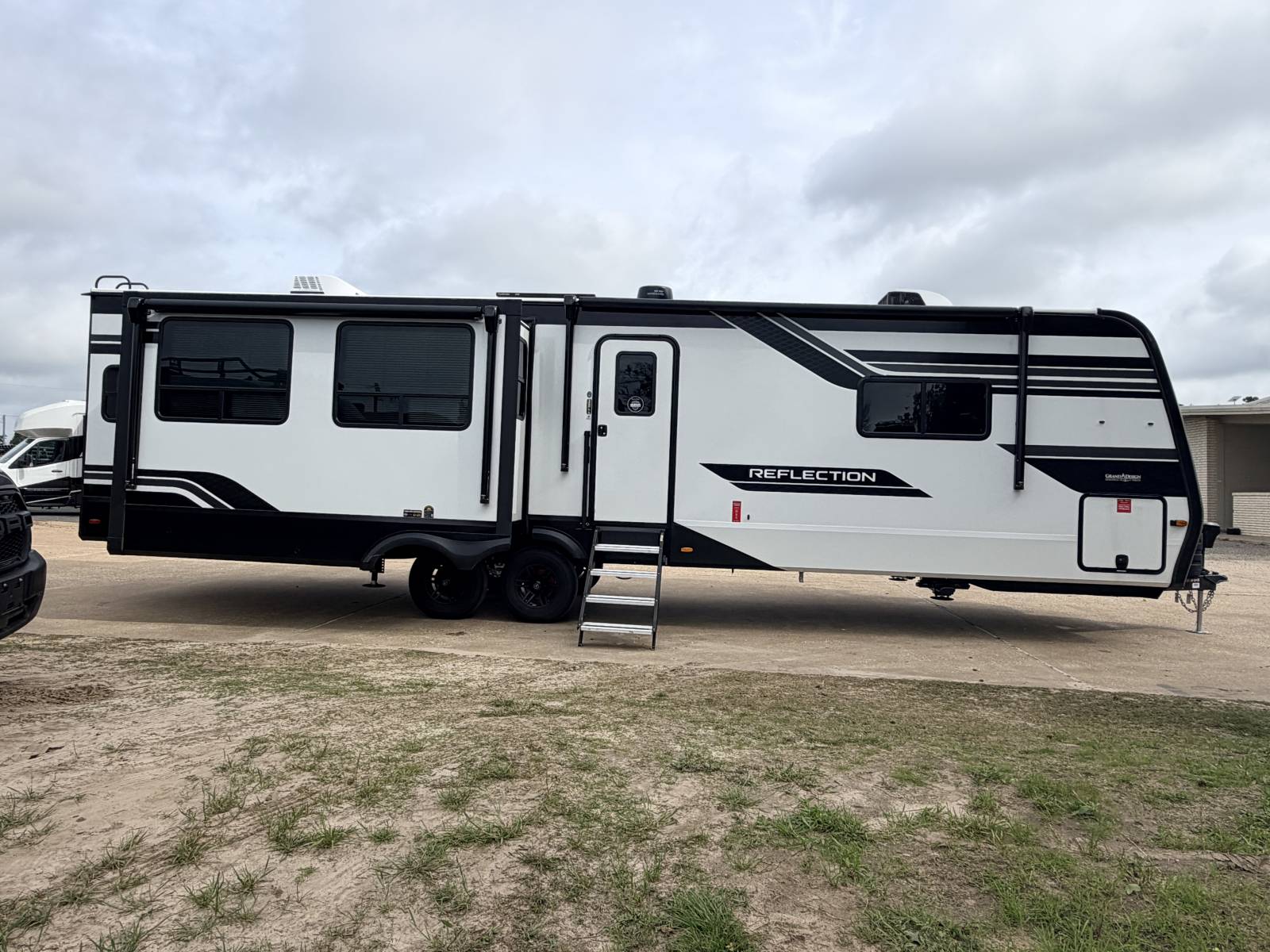 2026 Grand Design Reflection Travel Trailer 345RLTS - Image 8