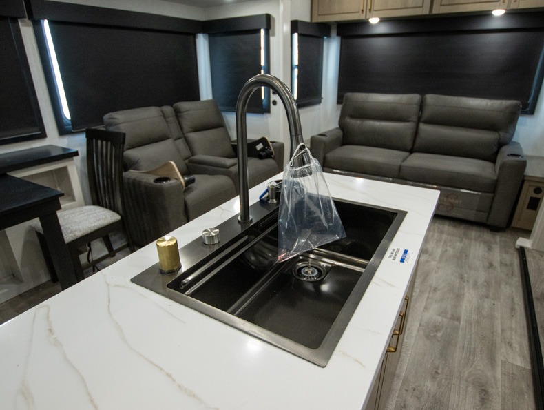 2026 Jayco Eagle 321RSTS - Image 9