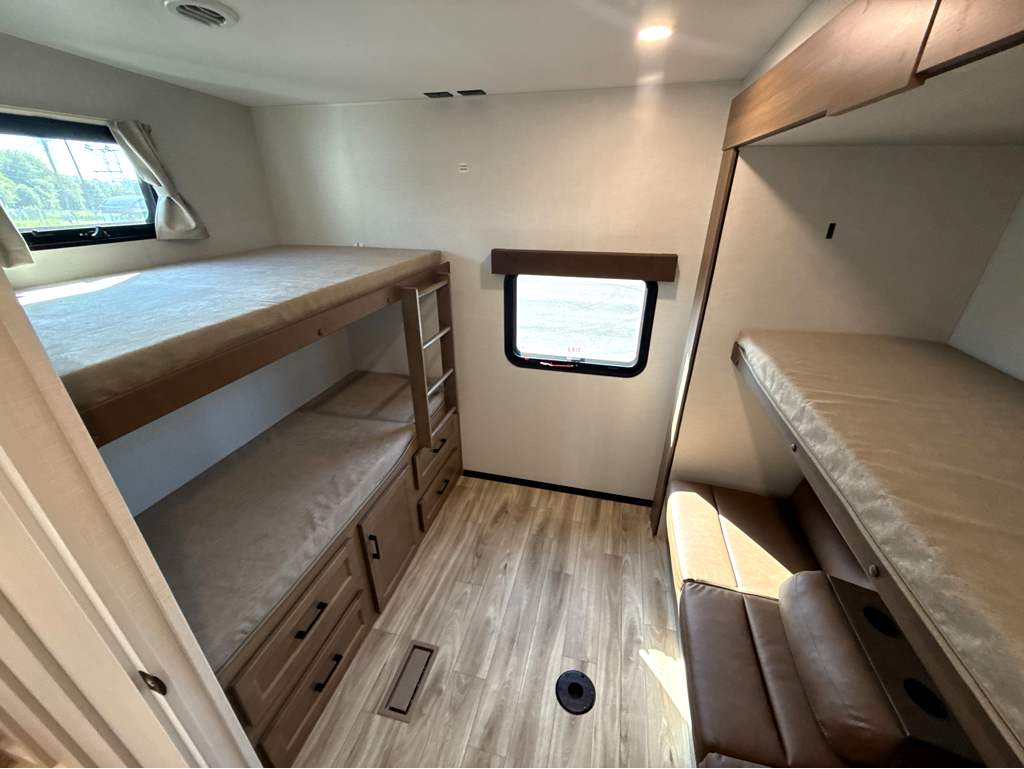 2027 VENTURE RV SPORTTREK 354VBH - Image 20