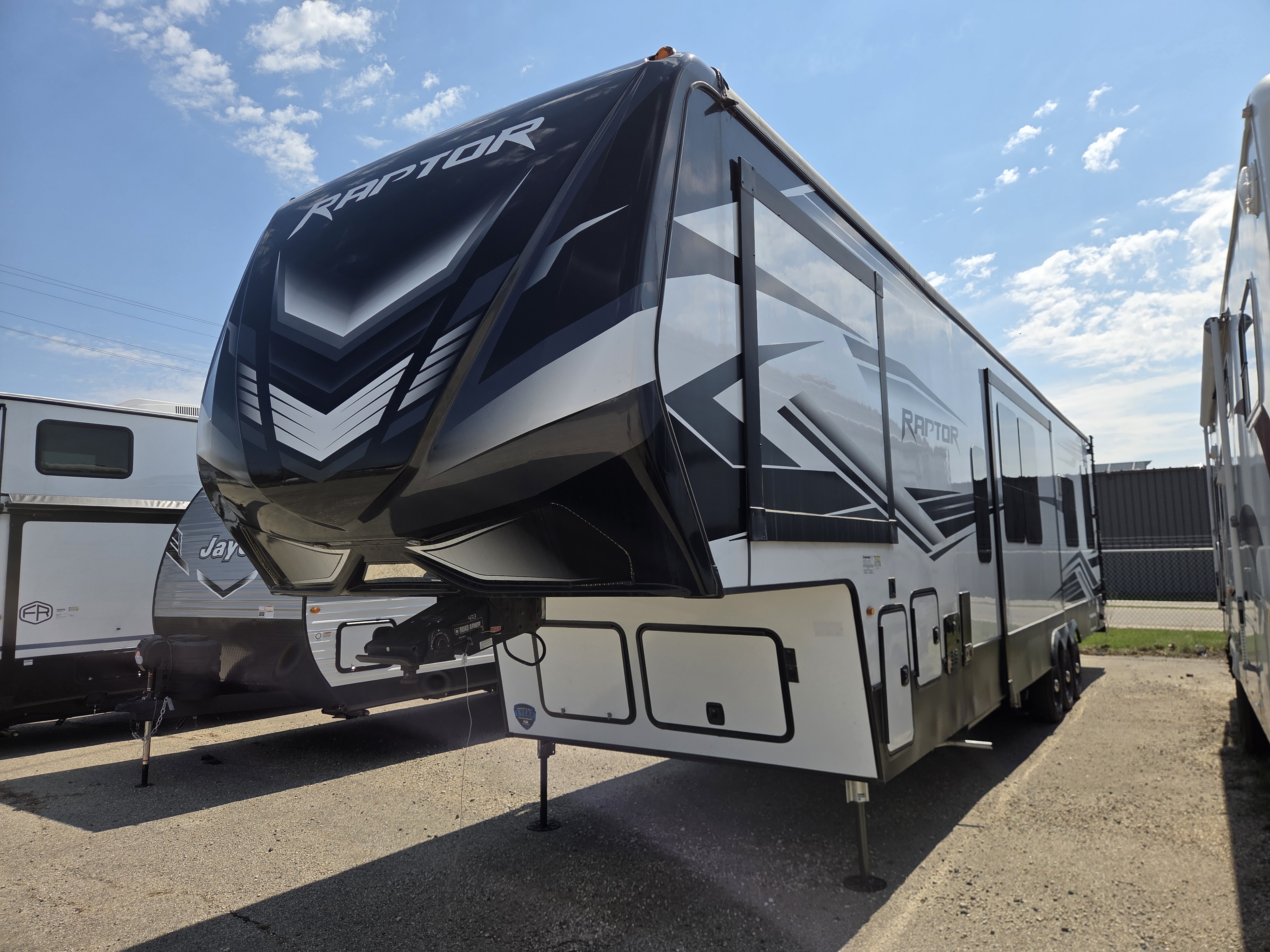 2022 Keystone Raptor 423 - Image 5