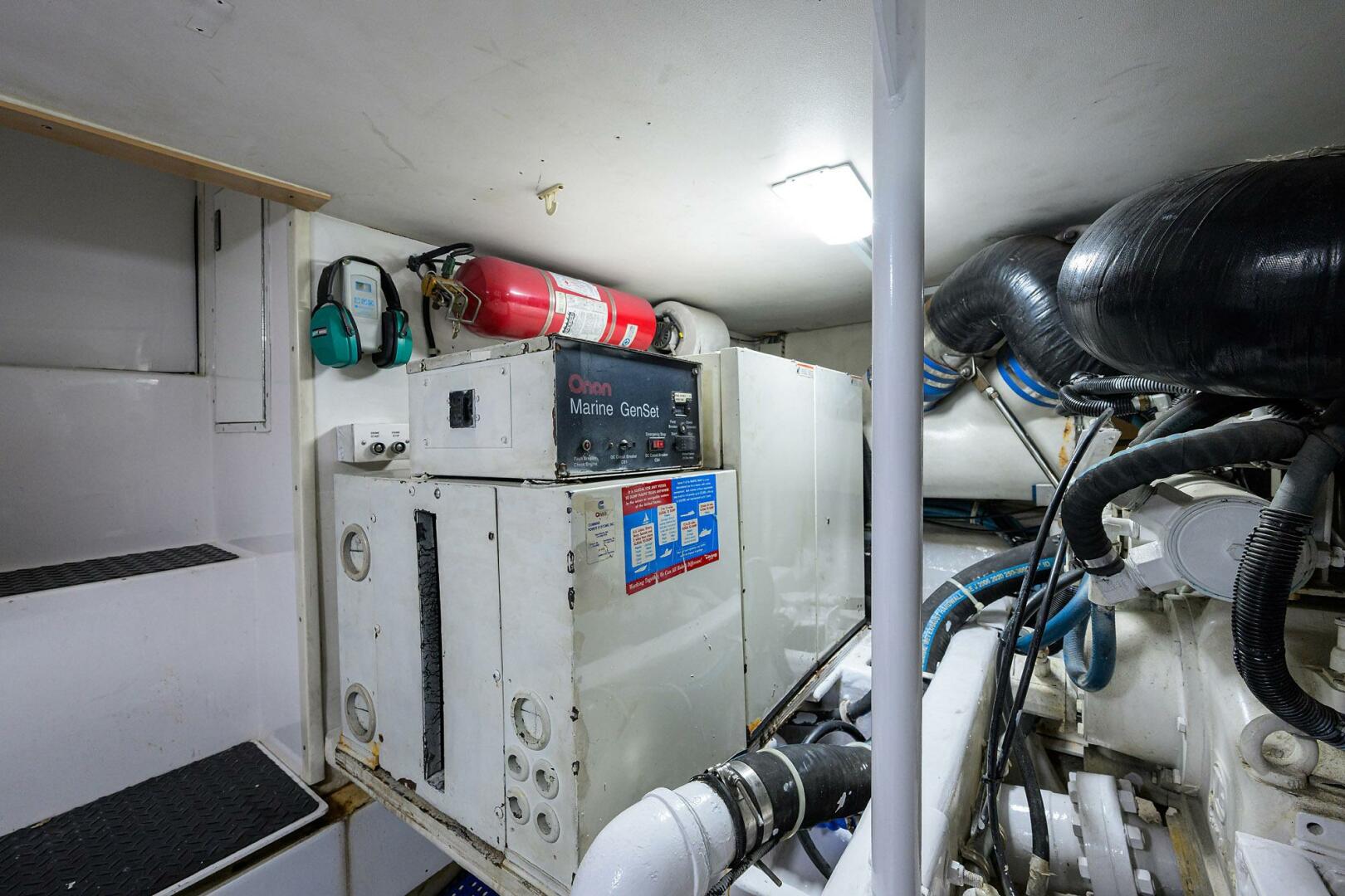 2000 Viking 50 Convertible - Image 53