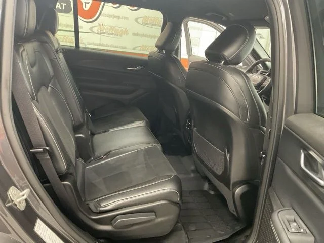 2024 Jeep Grand-Cherokee-L Laredo Altitude 4x4 - Image 23