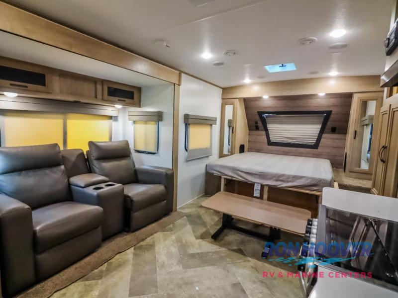 2023 PALOMINO 208SS - Image 9