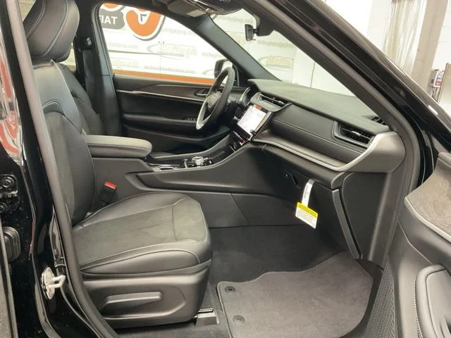 2026 Jeep Grand-Cherokee-L Laredo Altitude 4x4 - Image 38