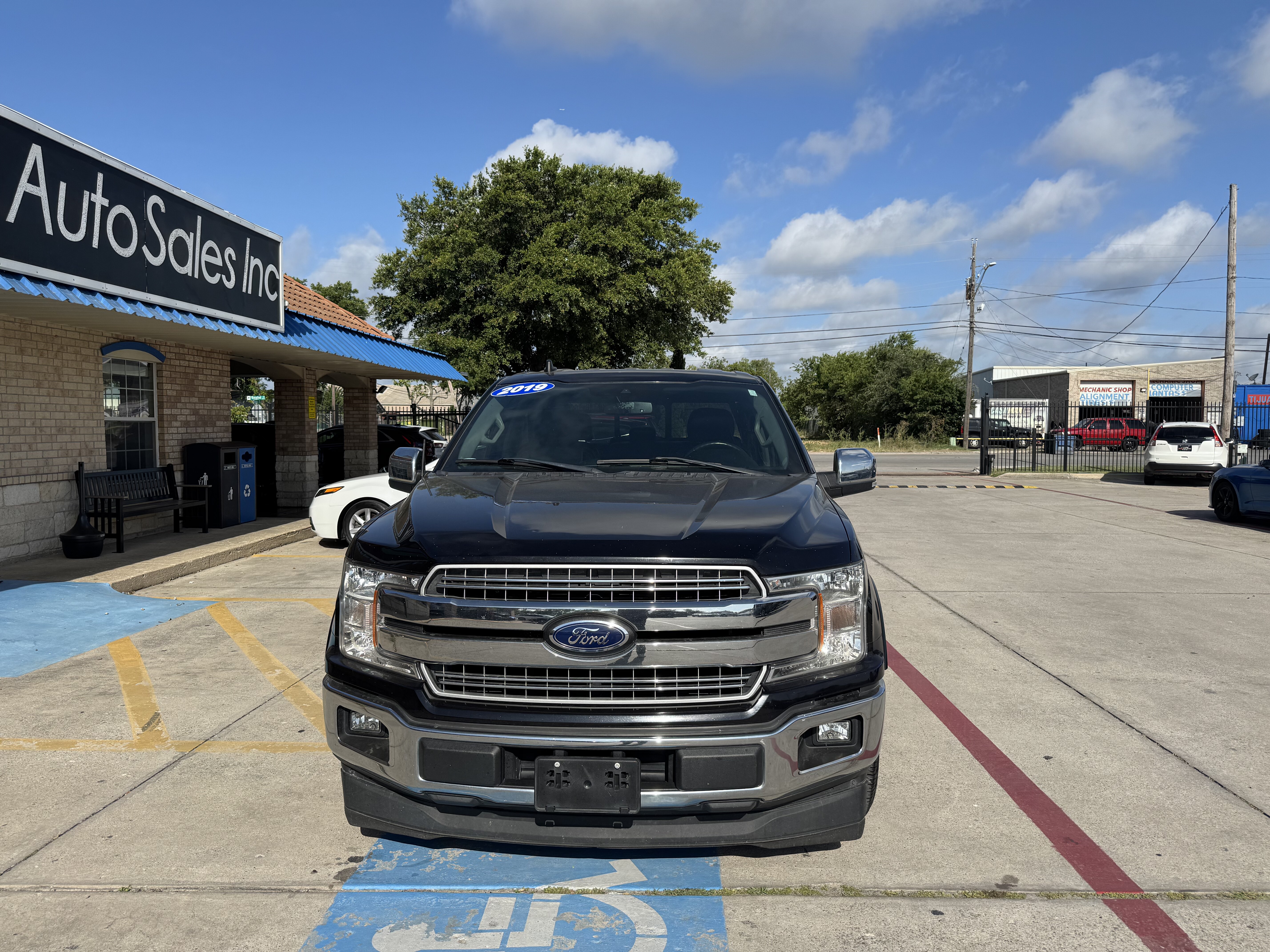 2019 Ford F150 Crew Cab XLT 4WD - Image 14