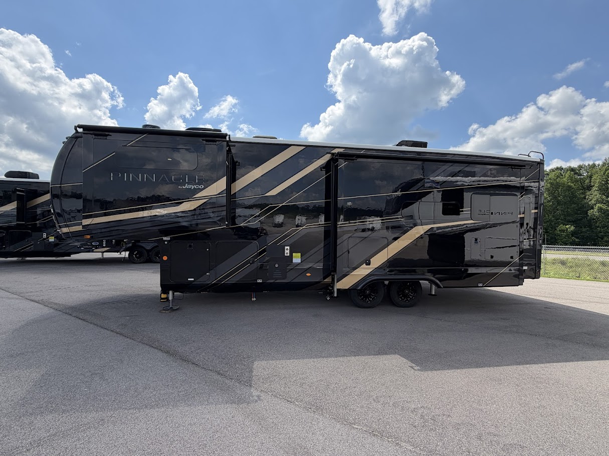 2027 JAYCO PINNACLE 32RLTS - Image 3