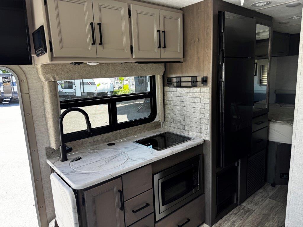 2025 Thor Motor Coach Freedom Traveler A24 - Image 14