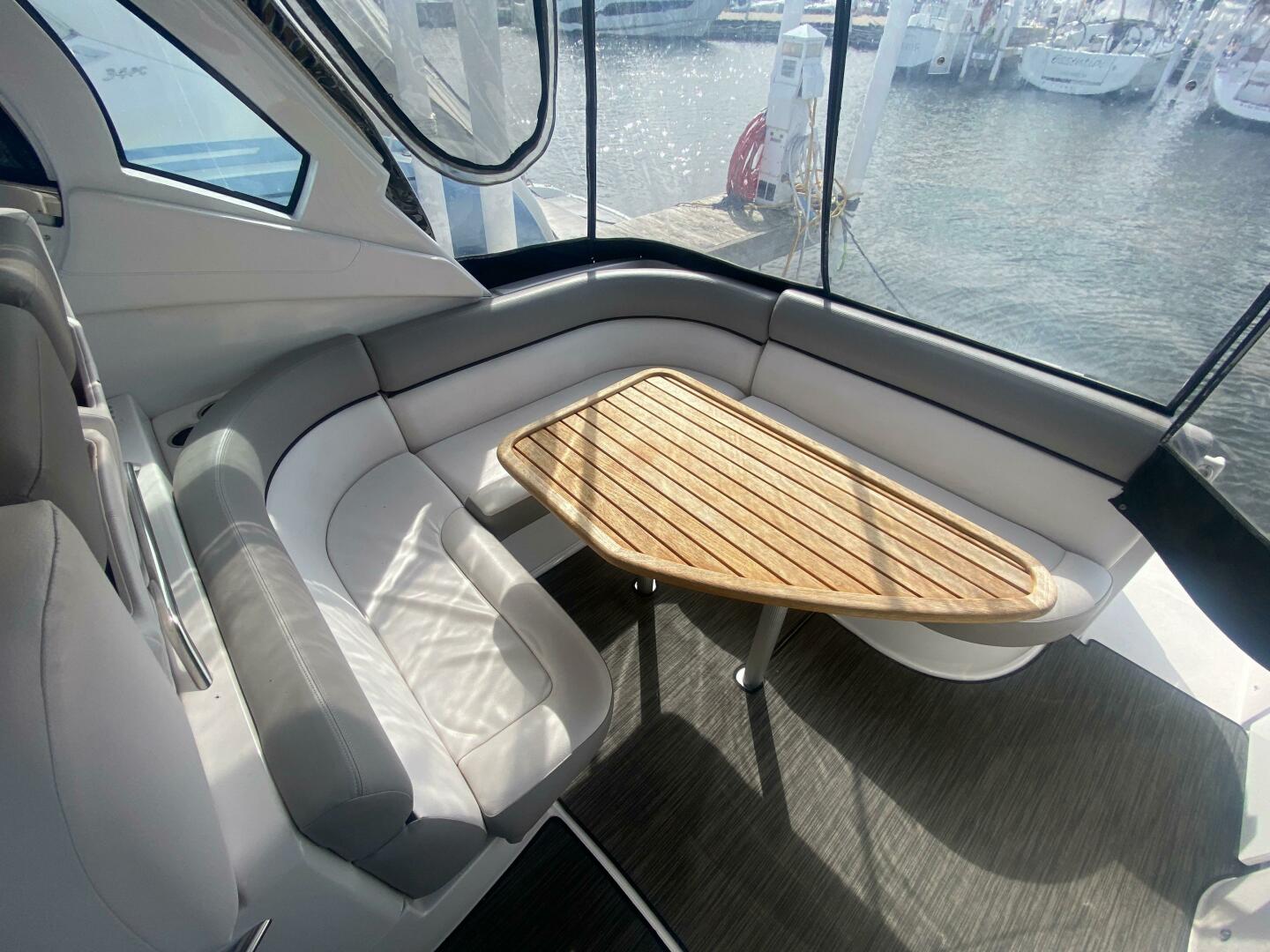2018 Four Winns 355 Vista - Image 2