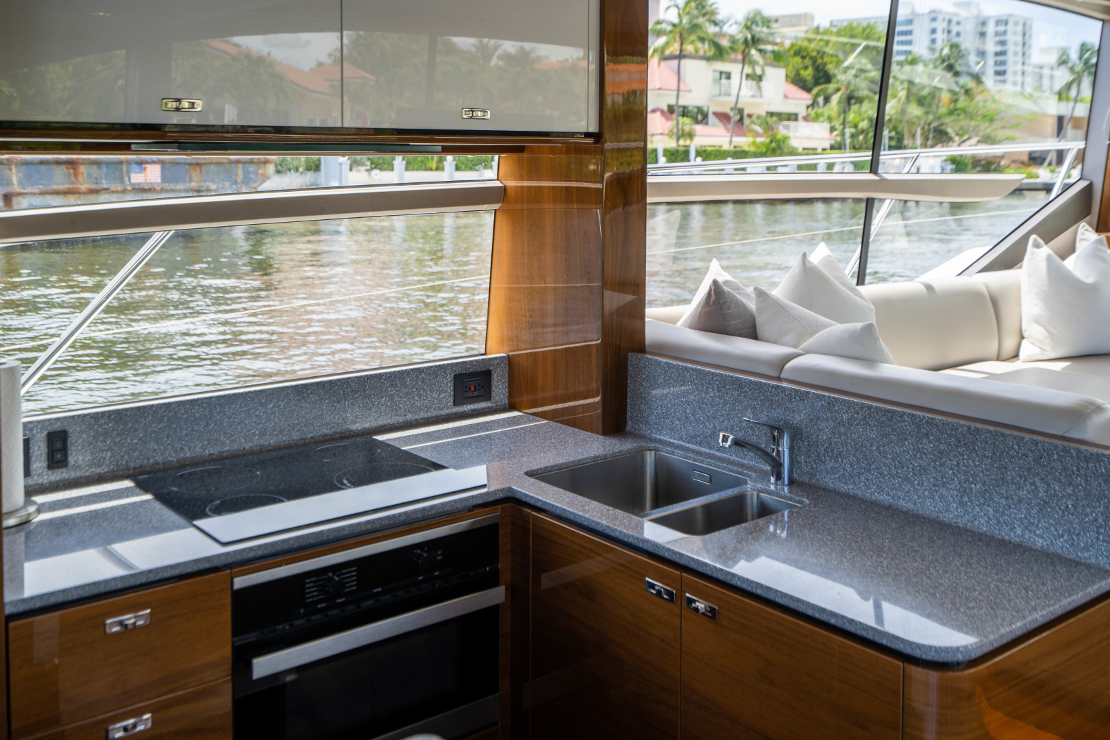 2018 Princess F62 - Image 60