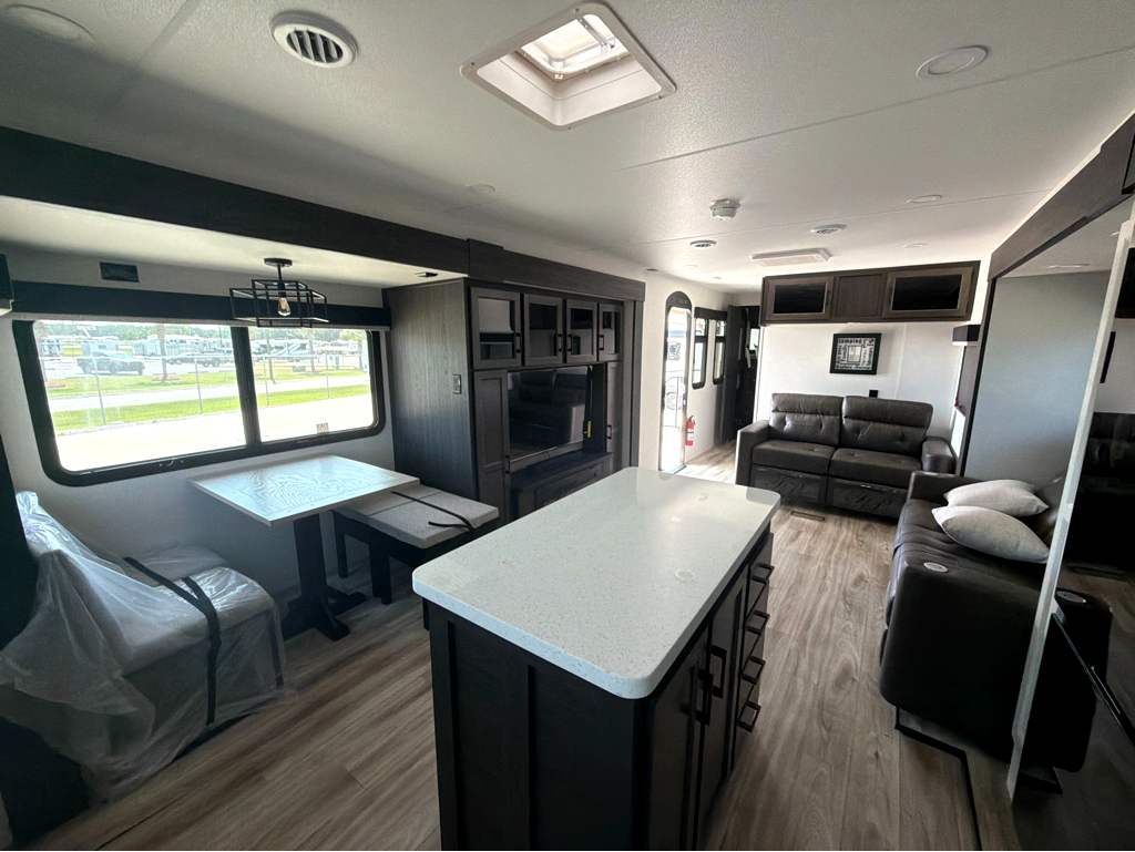 2027 VENTURE RV SPORTTREK 333VFK - Image 18