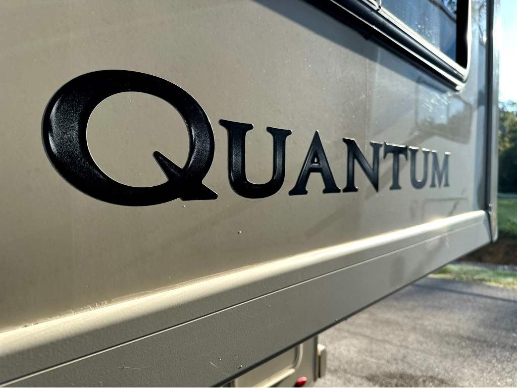 2018 THOR MOTOR COACH QUANTUM KM24 - Image 4