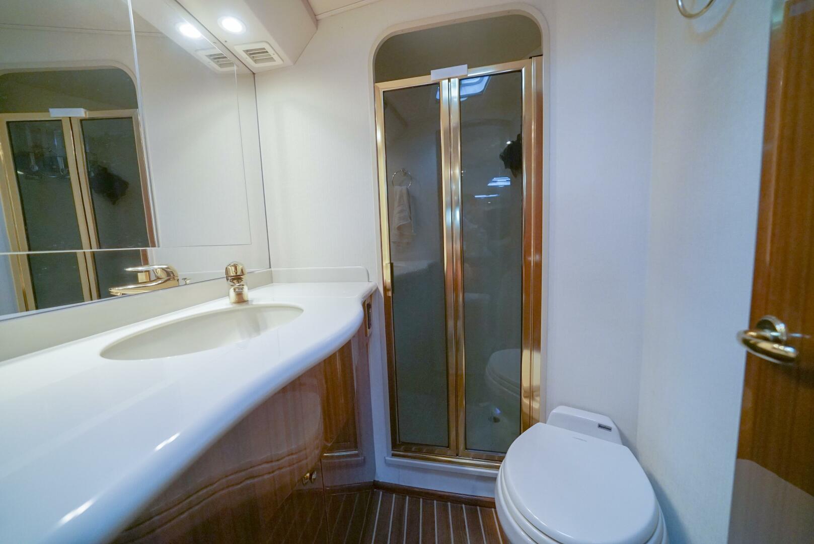 2007 Viking 45 Convertible - Image 17