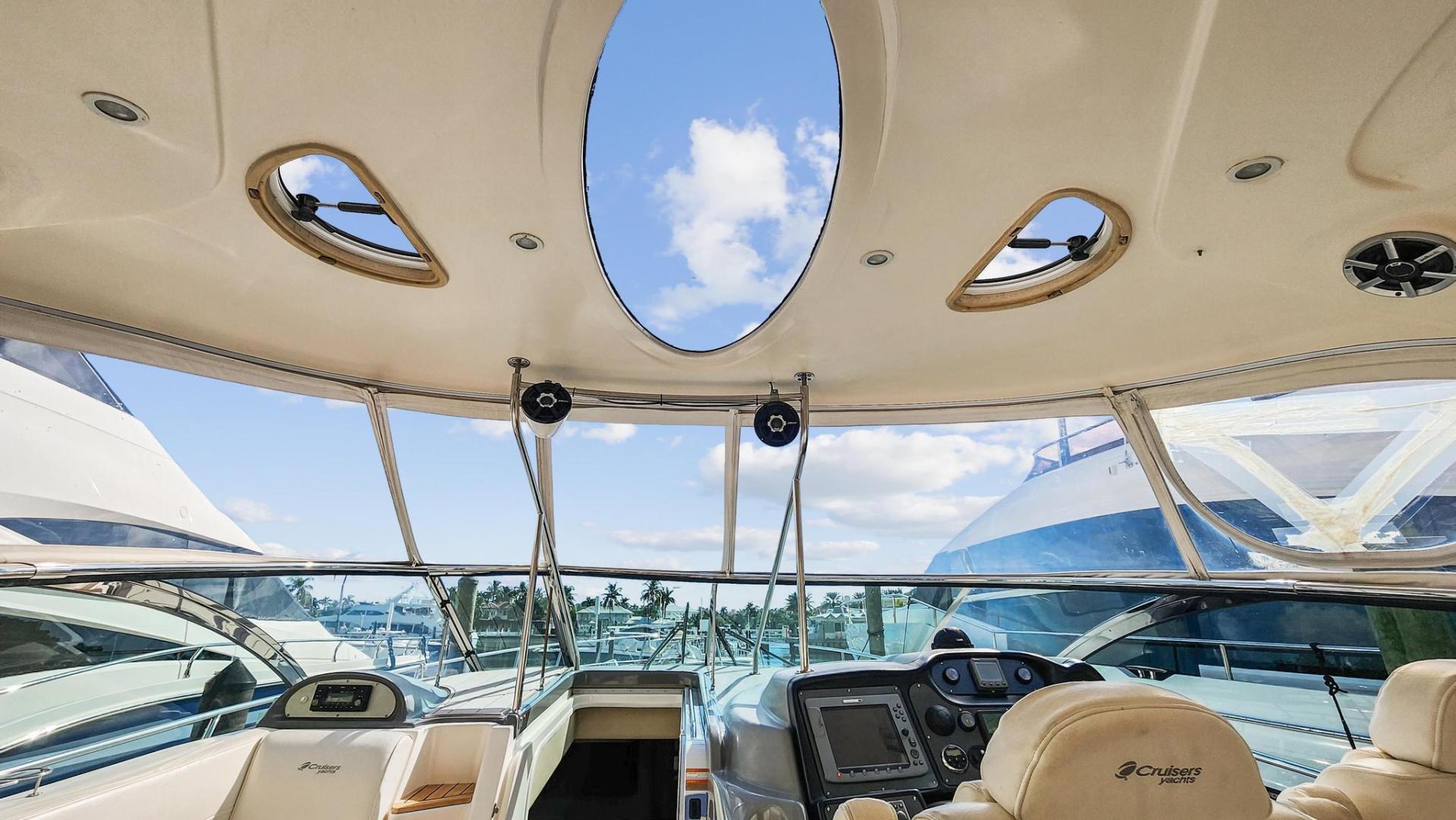 2007 Cruisers 520 Express - Image 11
