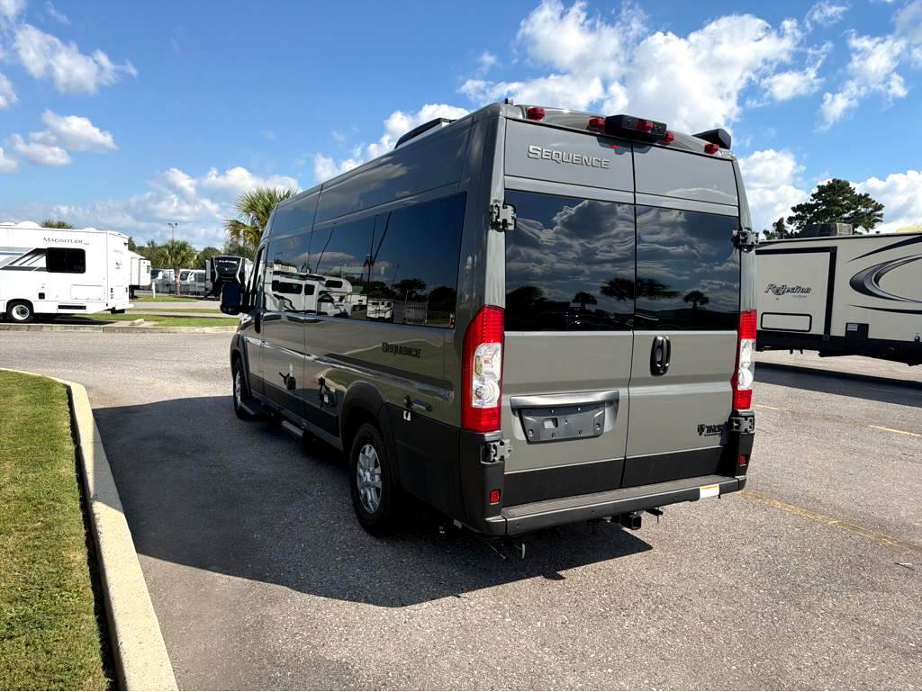 2027 THOR MOTOR COACH SEQUENCE 20L - Image 4
