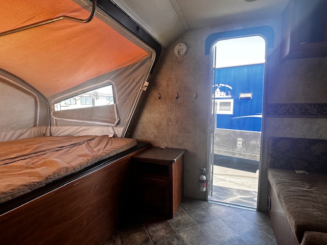 2011 KEYSTONE RV PASSPORT  EXP 235 - Image 14