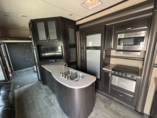2018 Dutchmen Voltage Triton 3551 - Image 17