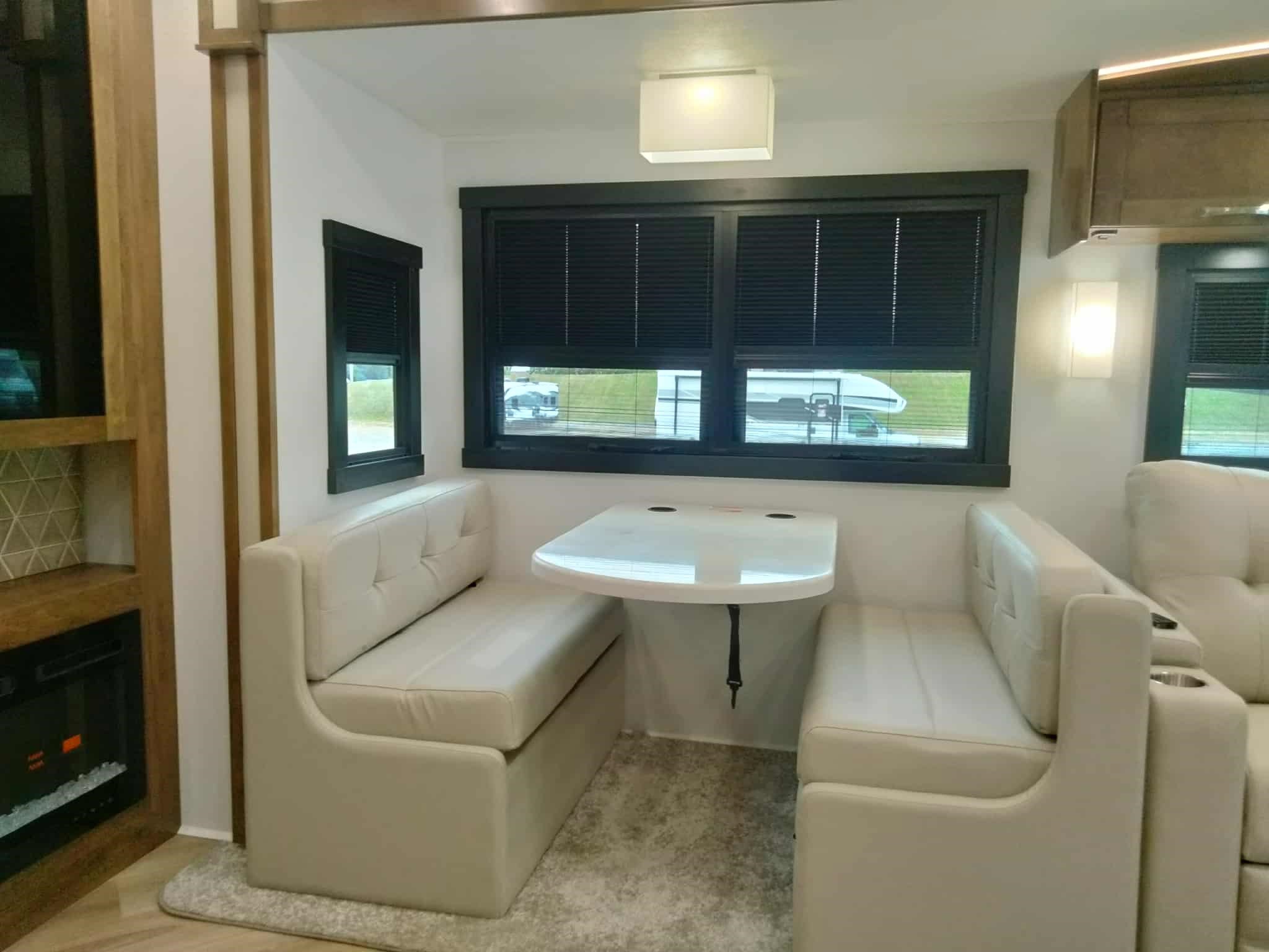 2026 ENTEGRA COACH ACCOLADE 37M - Image 18