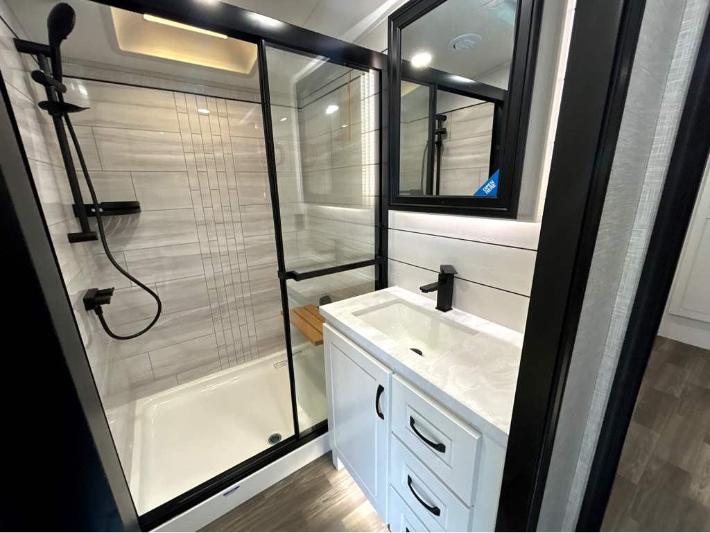 2025 JAYCO NORTH POINT 365RKTS - Image 19