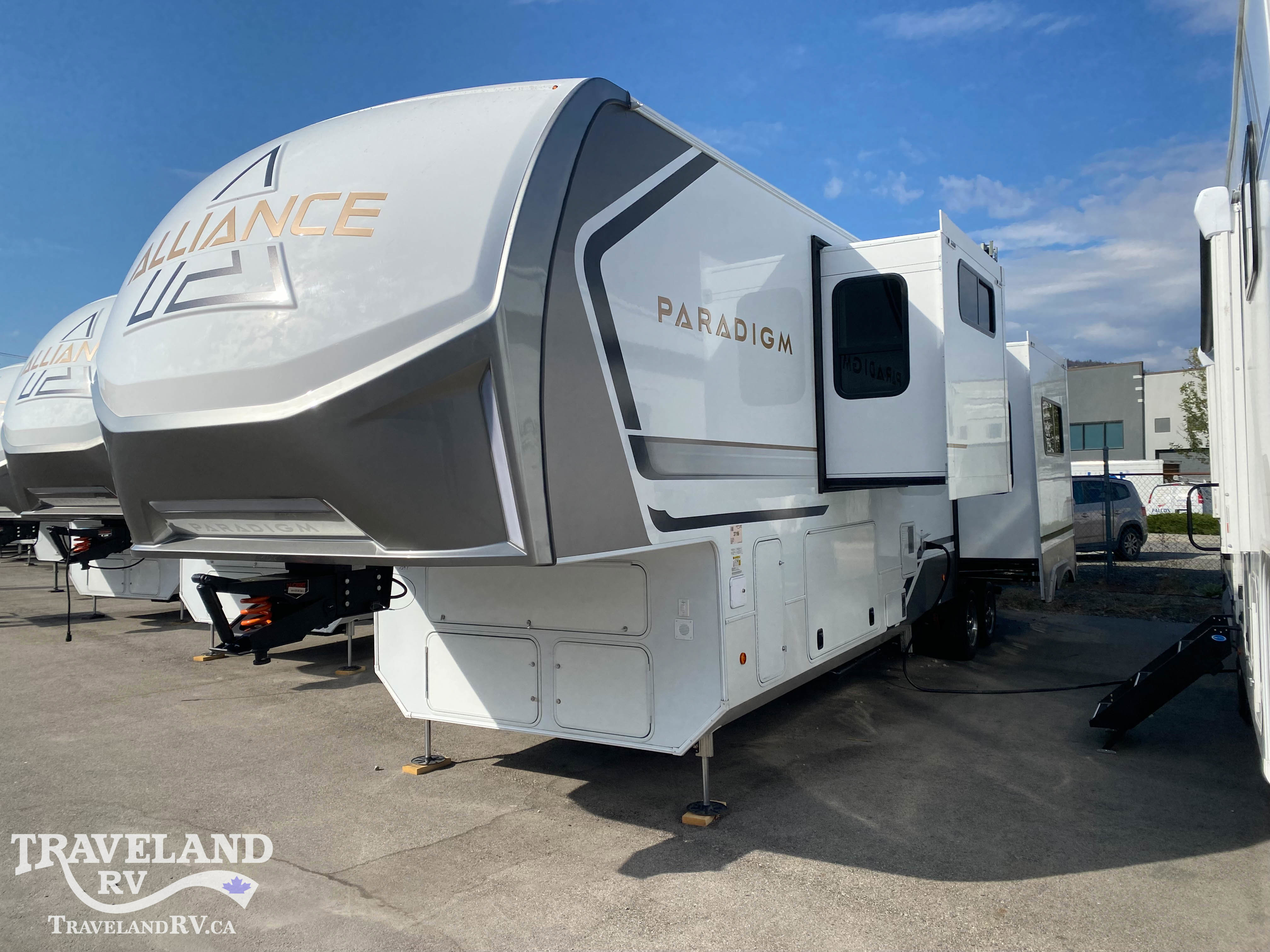 2026 Alliance RV Paradigm 382RK - Image 5