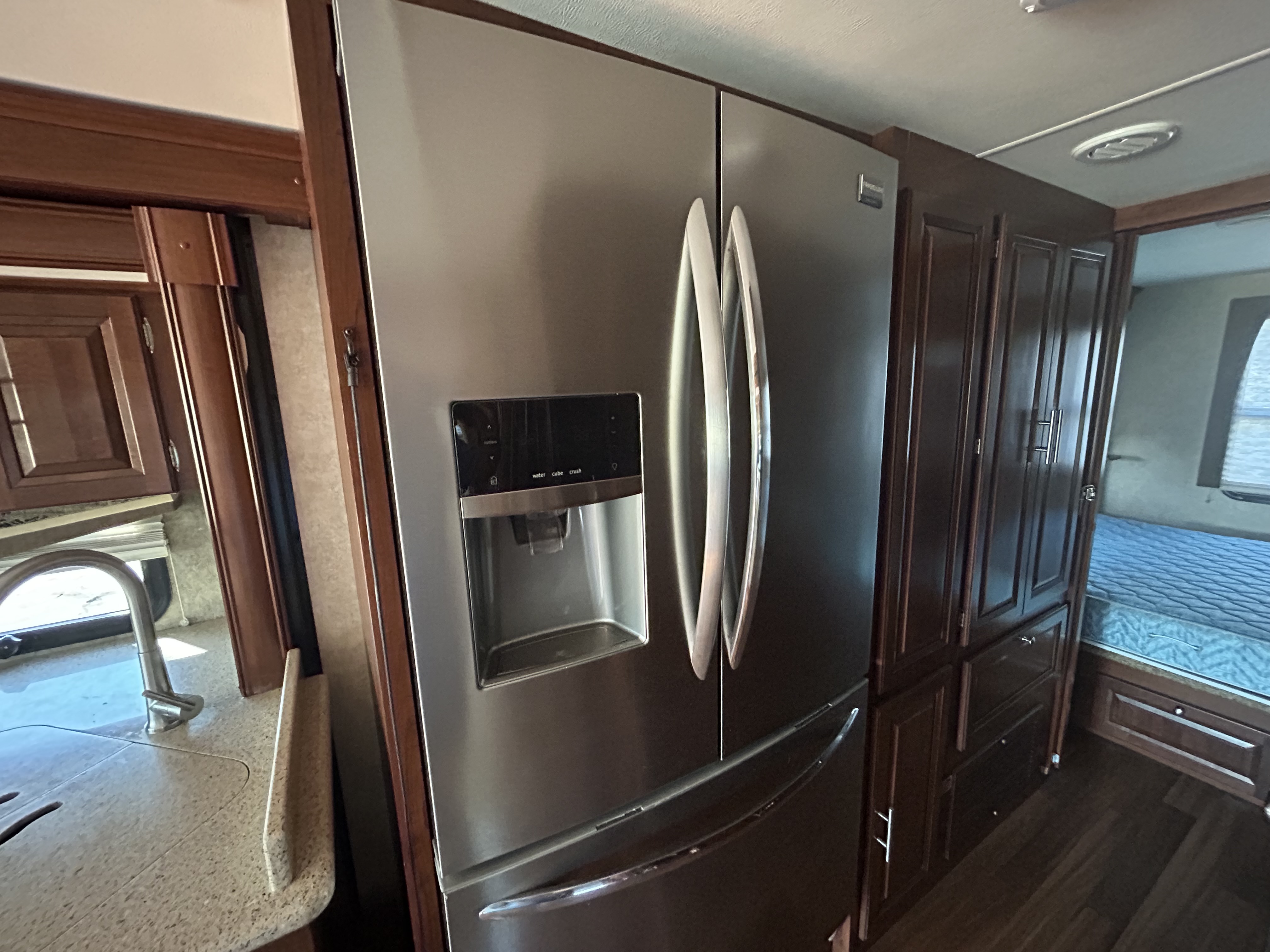 2015 Forest River Georgetown 328TS - Image 18
