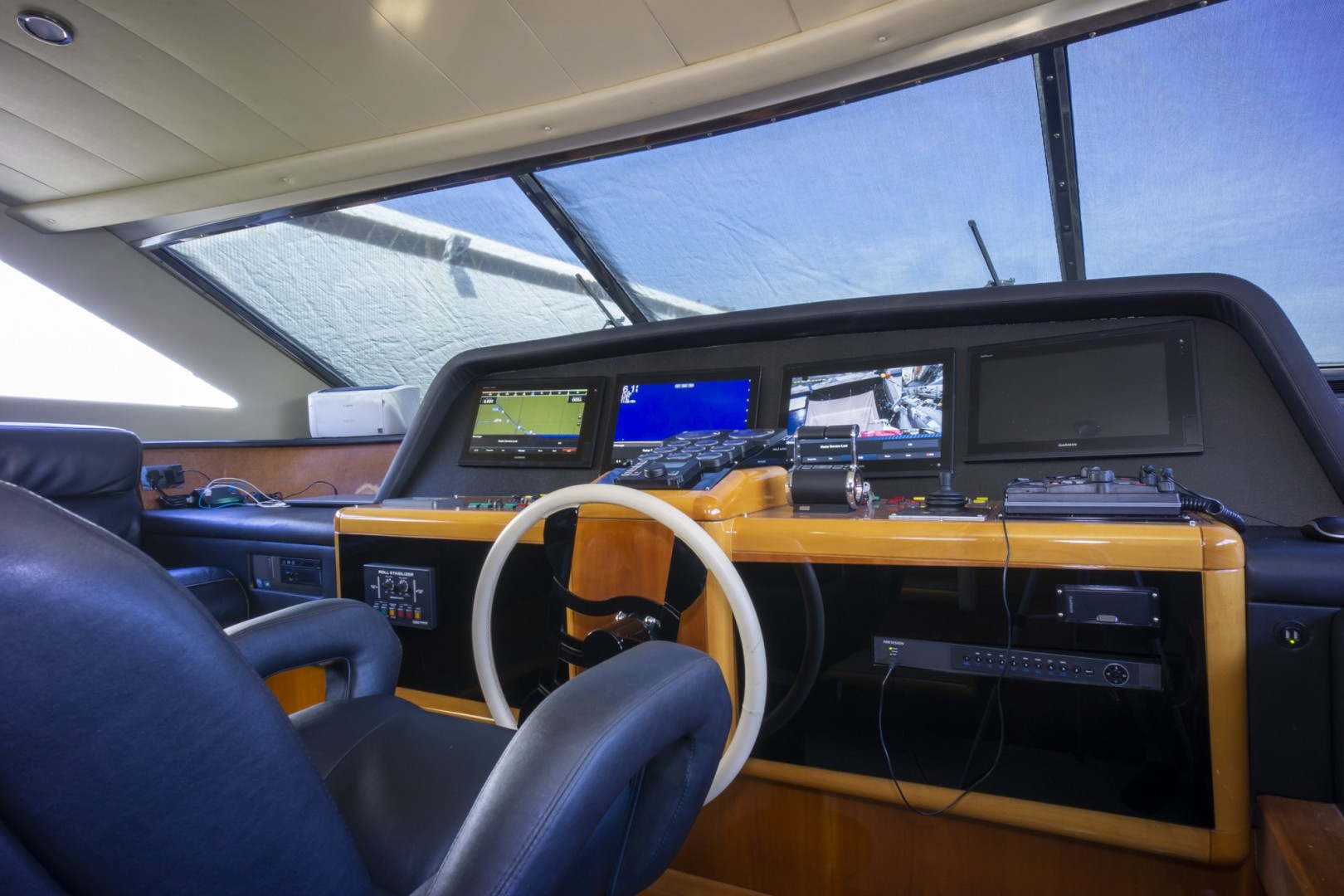 2000 Ferretti Yachts Custom Line 94 - Image 36