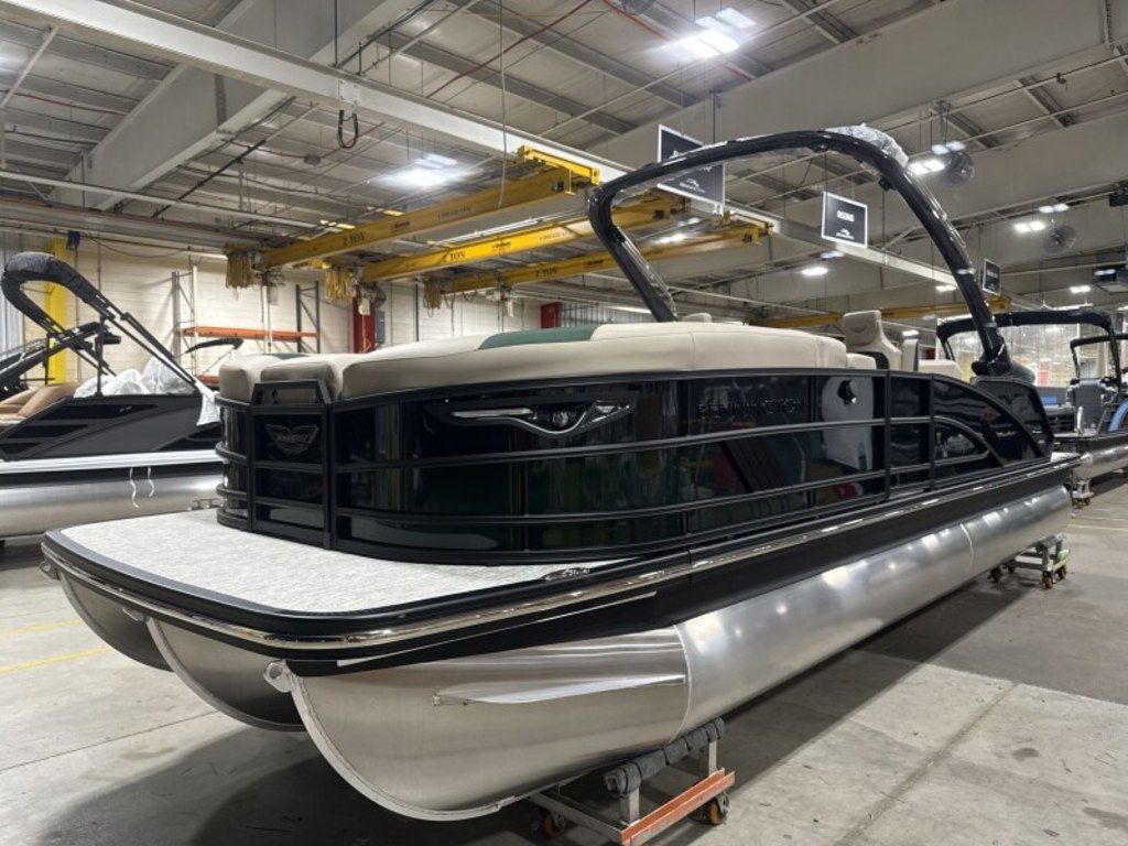 2026 Bennington 24MCSB Carbon Fiber Arch Tritoon Pontoon - Image 6