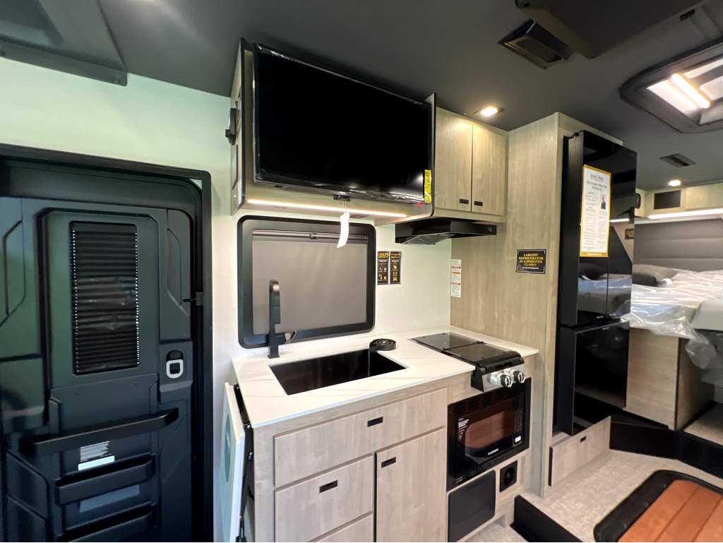 2026 Grand Design Lineage Series M 25TK - Image 9