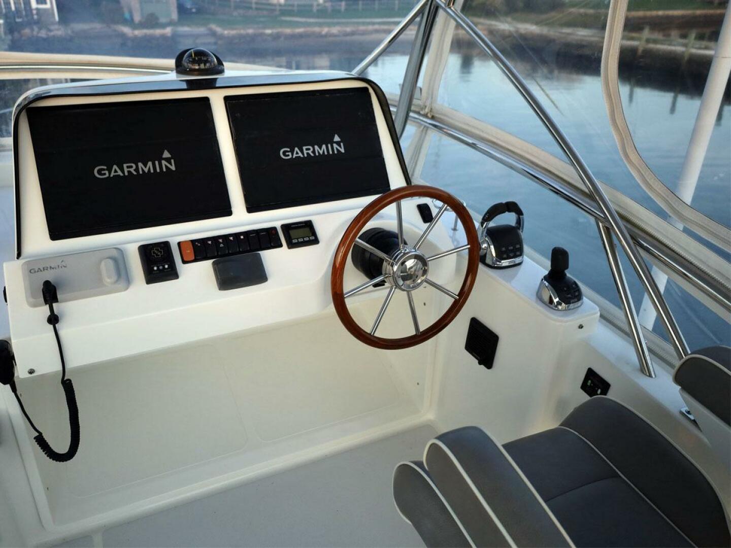2018 Sabre 48 Flybridge Sedan - Image 8