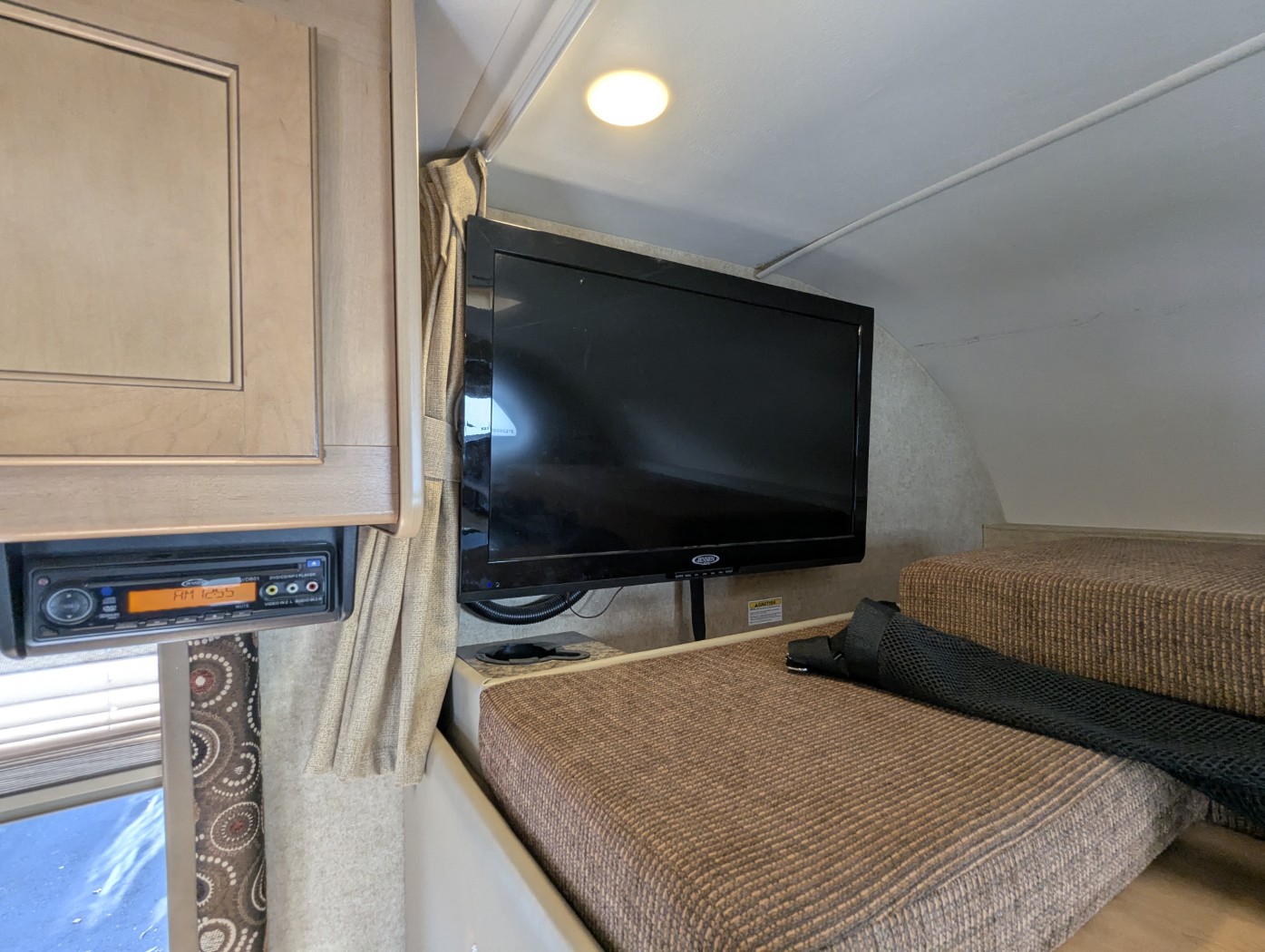 2017 Thor Motor Coach Four Winds 26B - Image 17