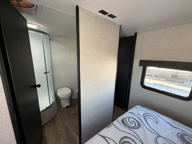2022 CHEROKEE GREY WOLF 29TE - Image 24