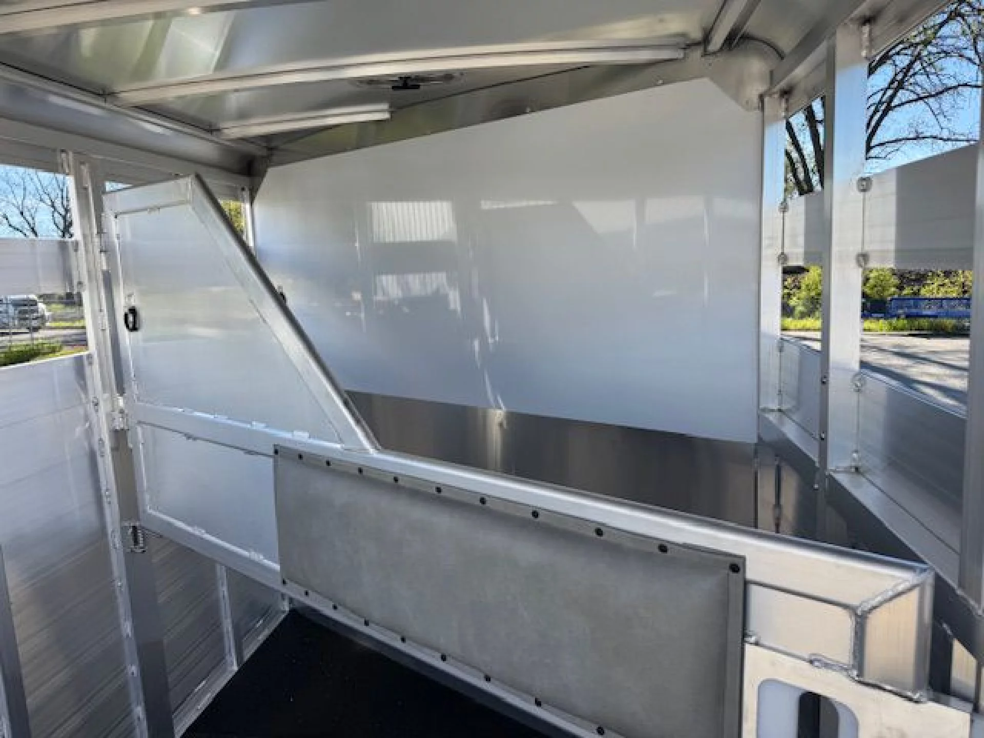 2026 FEATHERLITE FEATHERLITE 9651 2 HORSE SLANT PACKAGE B - Image 8