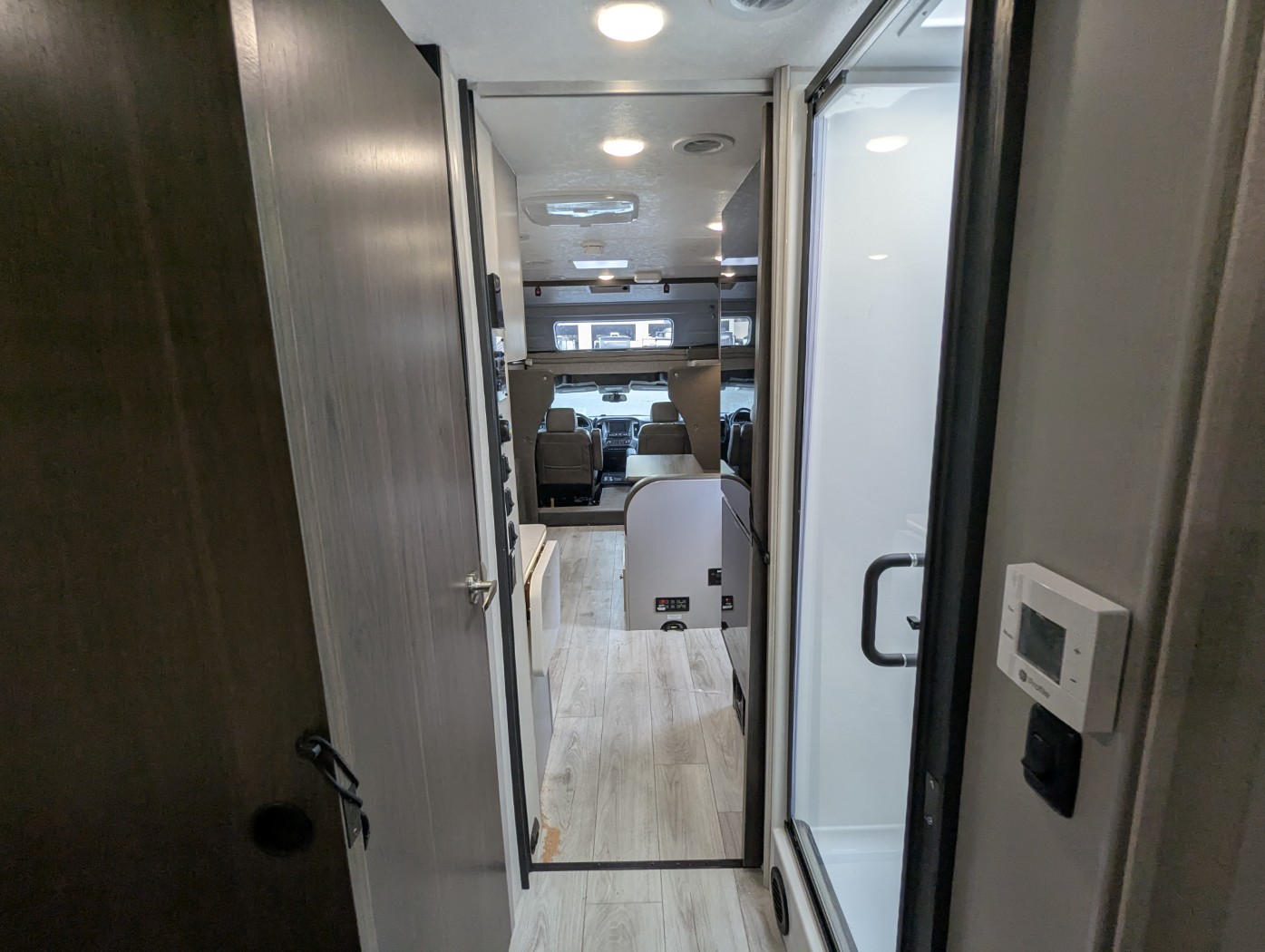 2026 Coachmen Entourage 330DS - Image 36