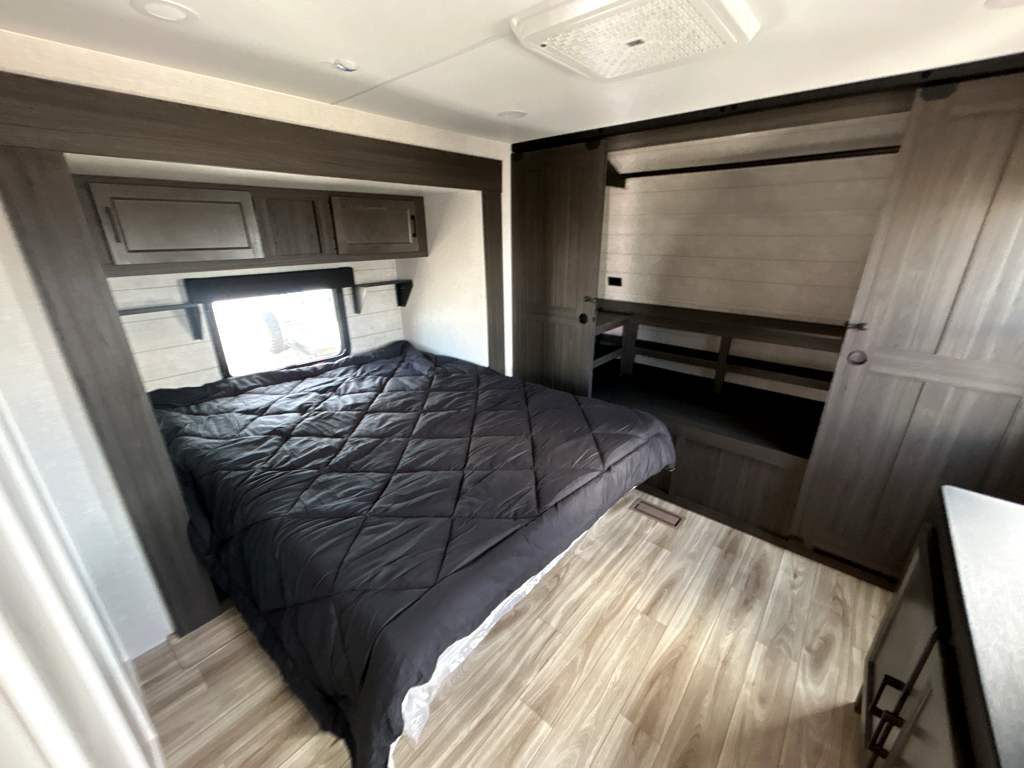 2026 VENTURE RV STRATUS 302VBH - Image 14