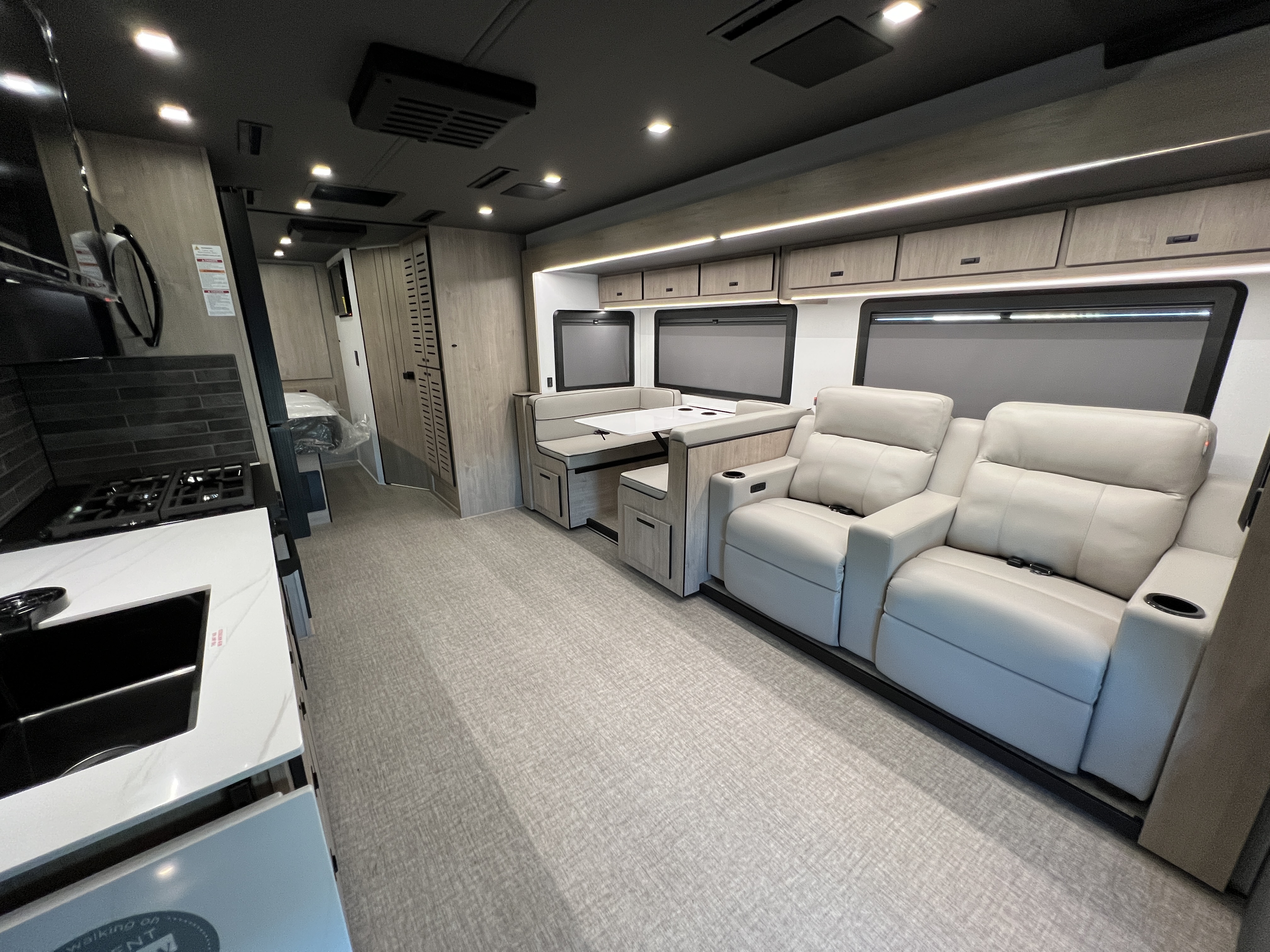 2027 Grand Design Lineage Series F 31ZW - Image 3