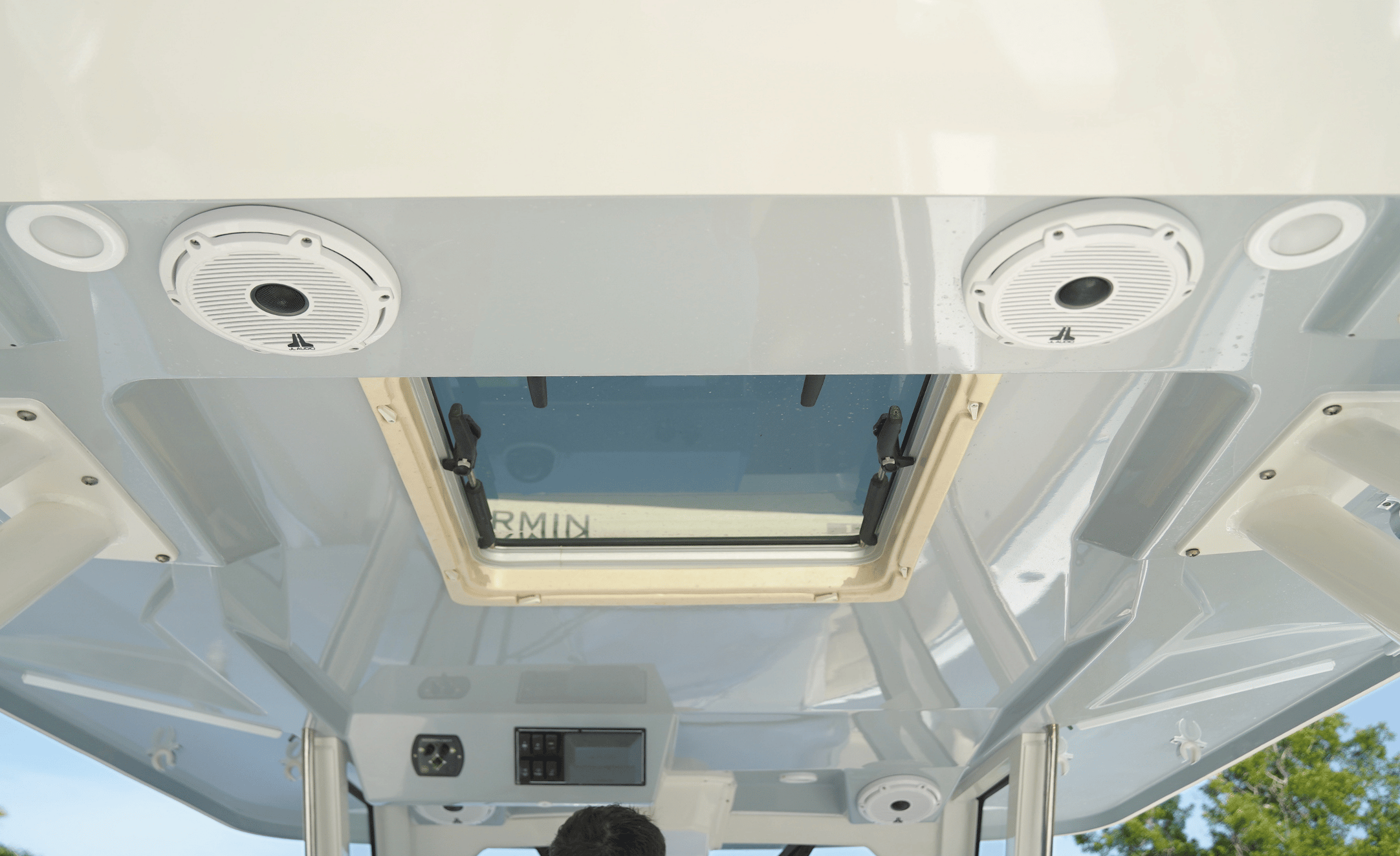 2020 PURSUIT S328 - Image 39