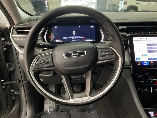 2023 Jeep Grand-Cherokee-L Laredo Altitude 4x4 - Image 14