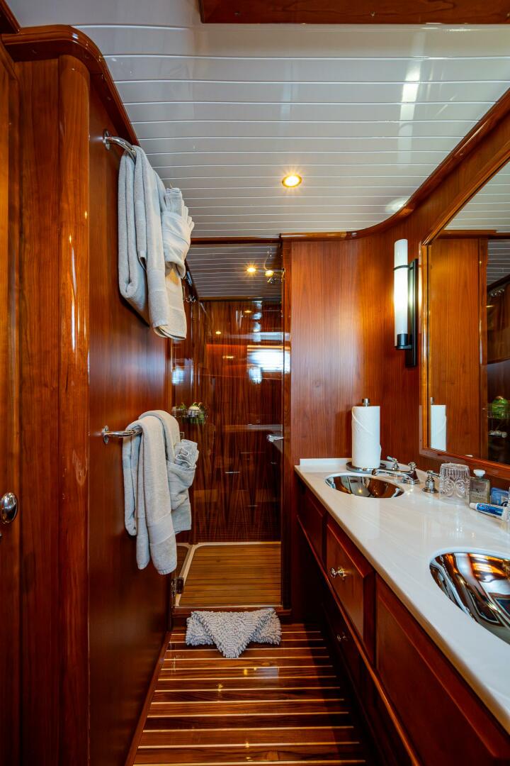 2021 Hinckley Talaria 55 Flybridge MKII - Image 23