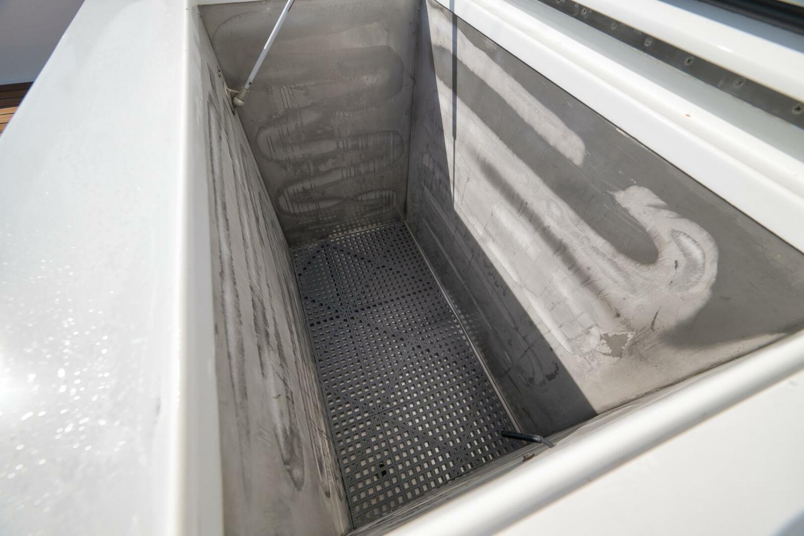 2002 Weaver 60 Convertible - Image 43