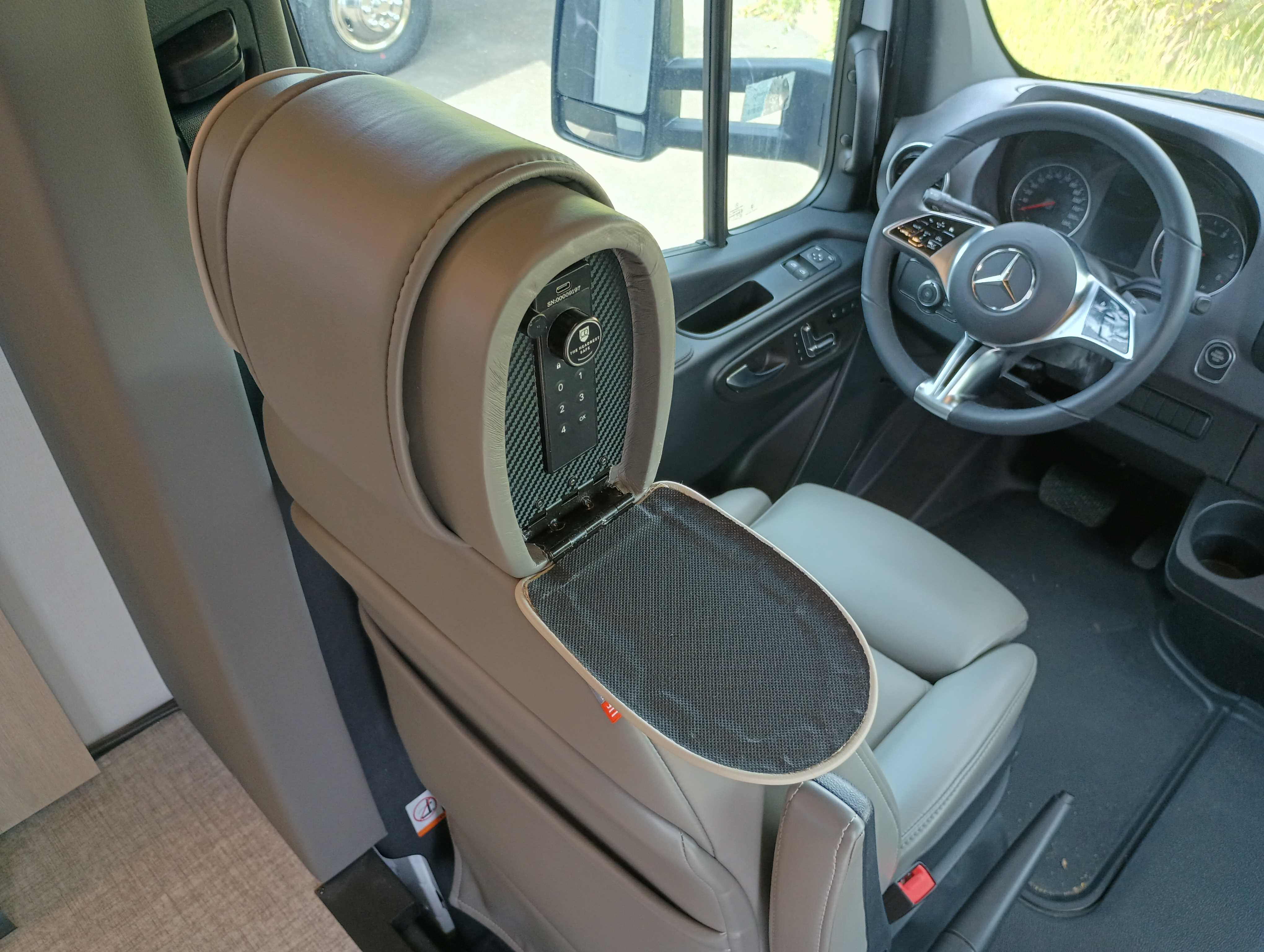 2027 Grand Design Lineage Series M 25FW - Image 7