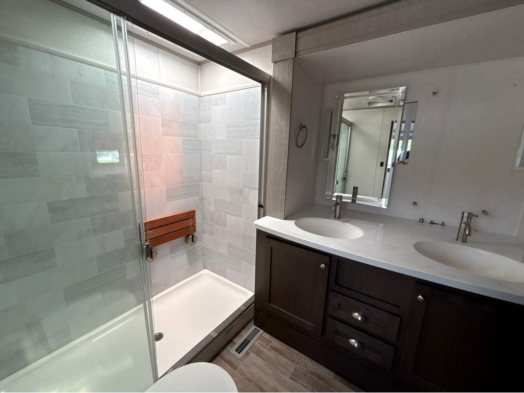 2022 PALOMINO RIVER RANCH 390RL - Image 21