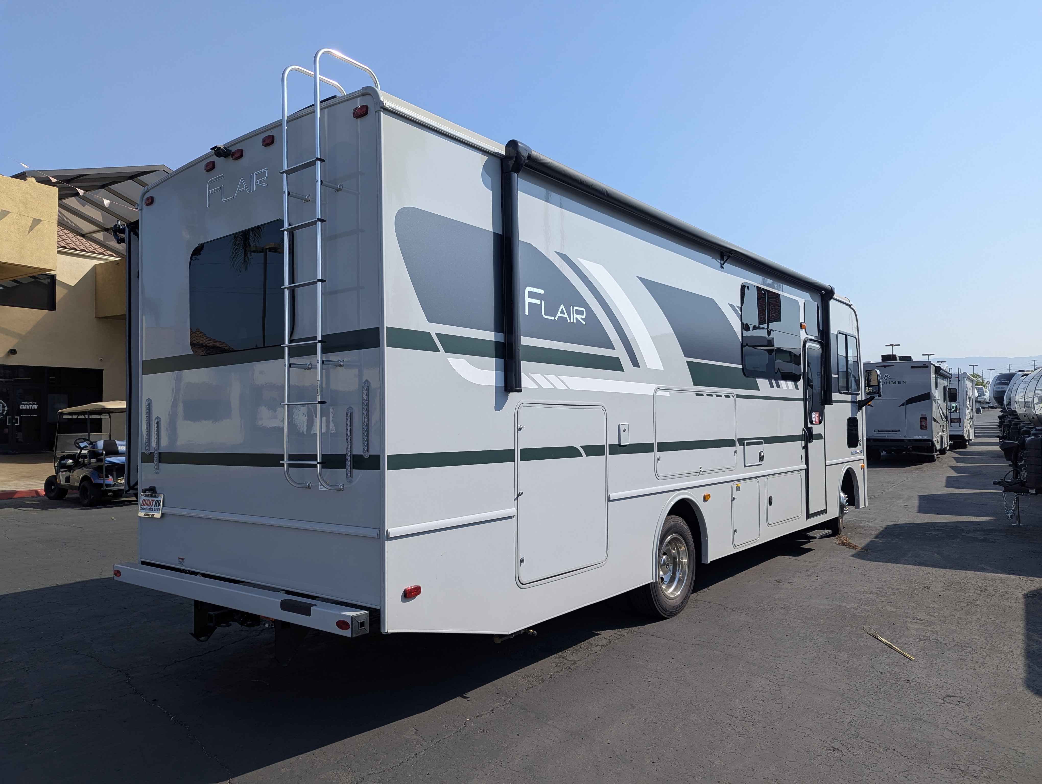 2026 Fleetwood Flair 29M - Image 5