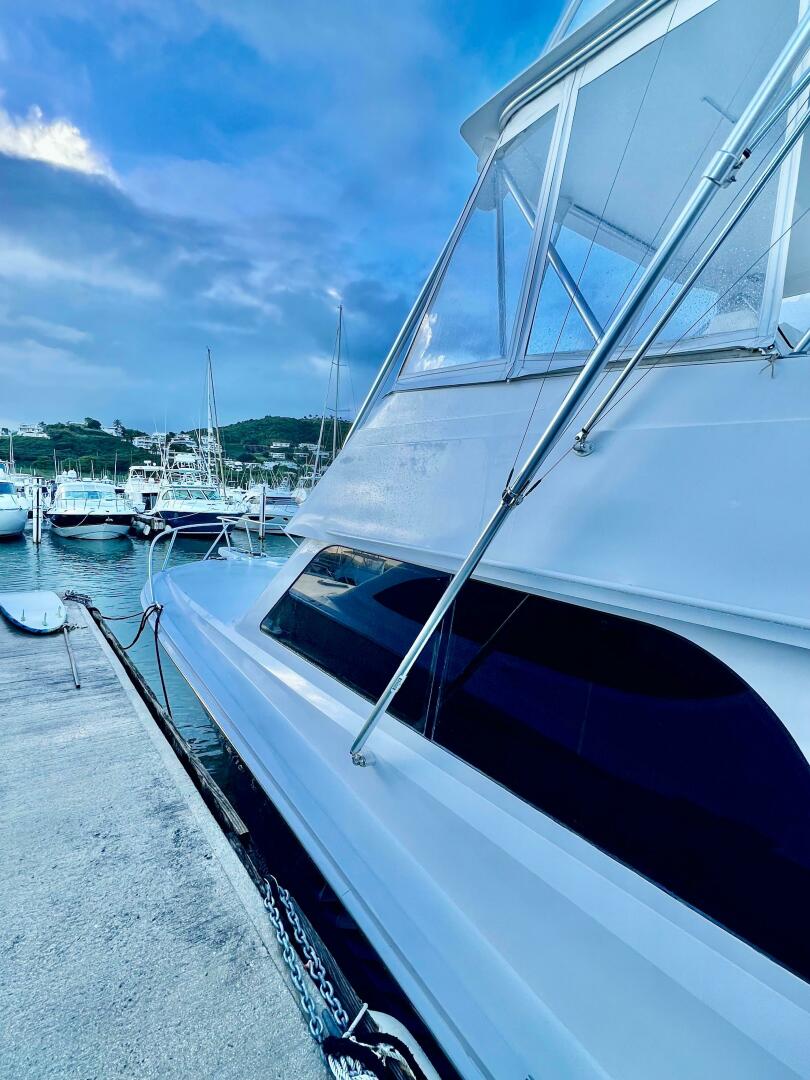 1997 Viking 43 Convertible - Image 23