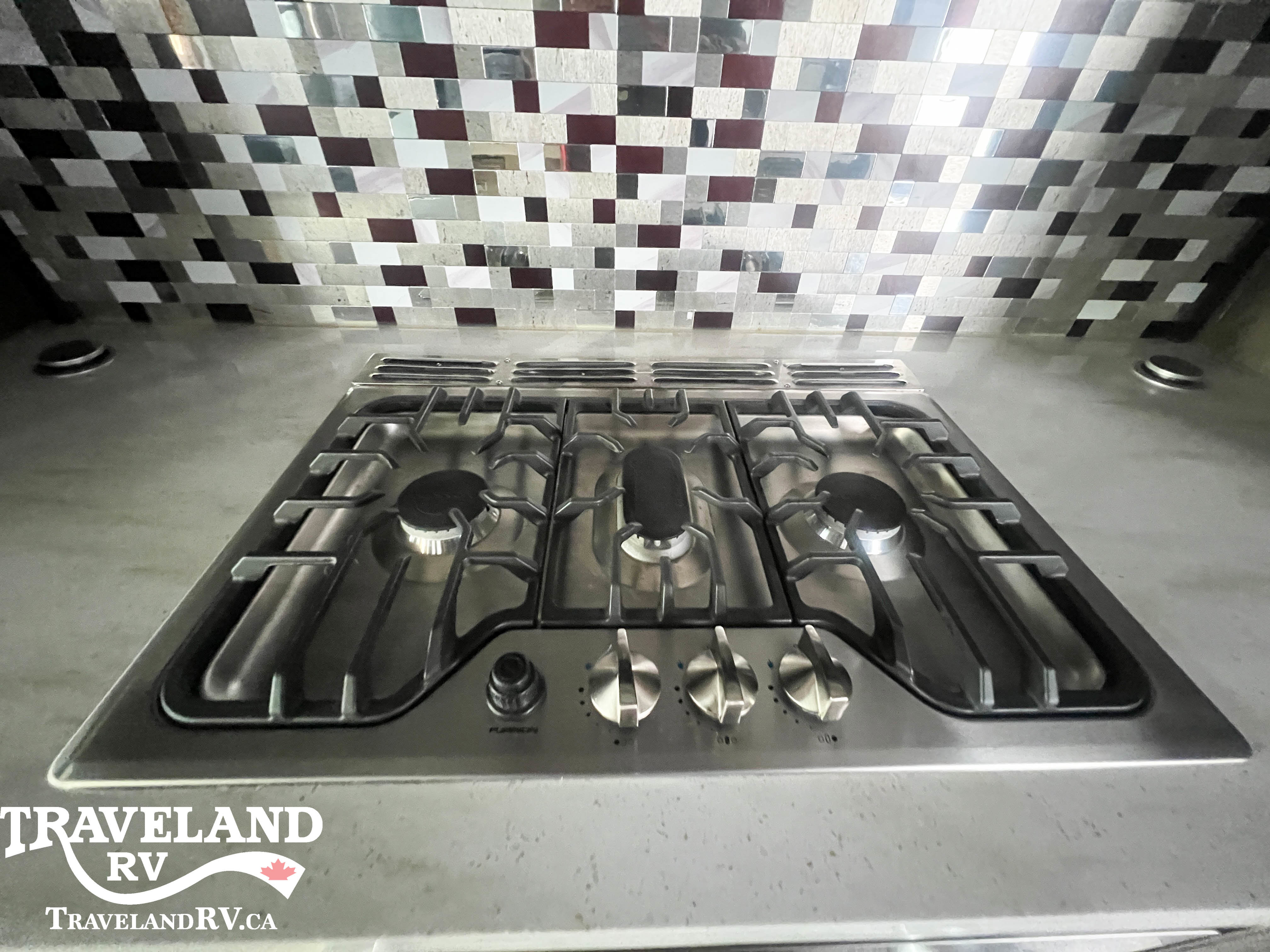 2018 Keystone Montana 3120RL - Image 13