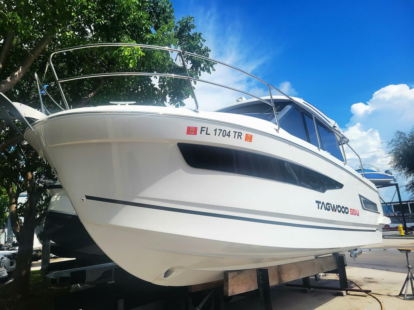 2023 Jeanneau NC895 - Image 2