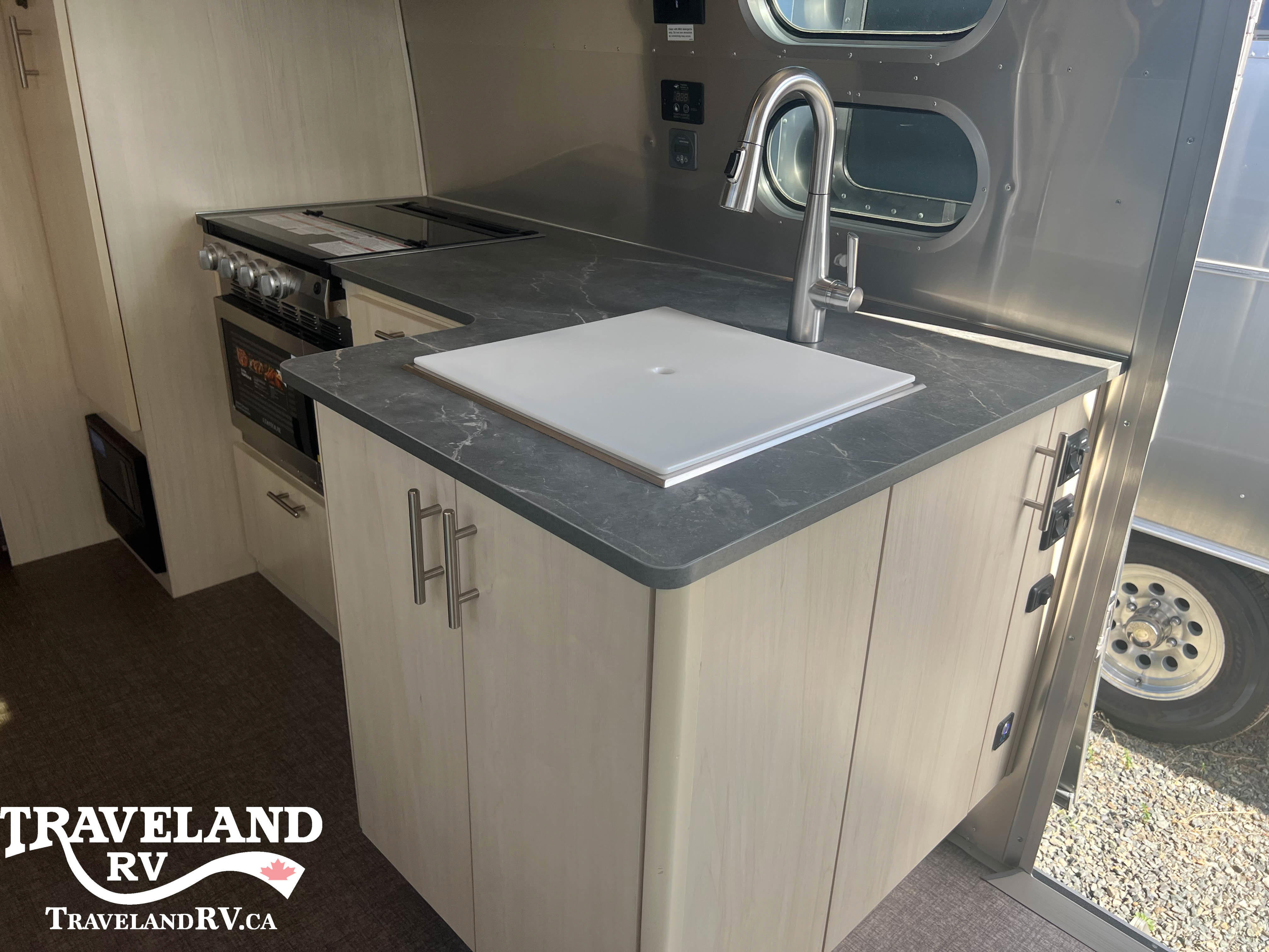 2026 Airstream Flying Cloud 27FB - Image 11