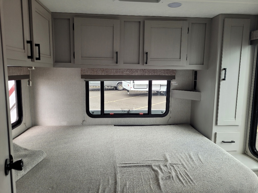 2025 Coachmen Leprechaun 260QB - Ford E-450 - Image 11