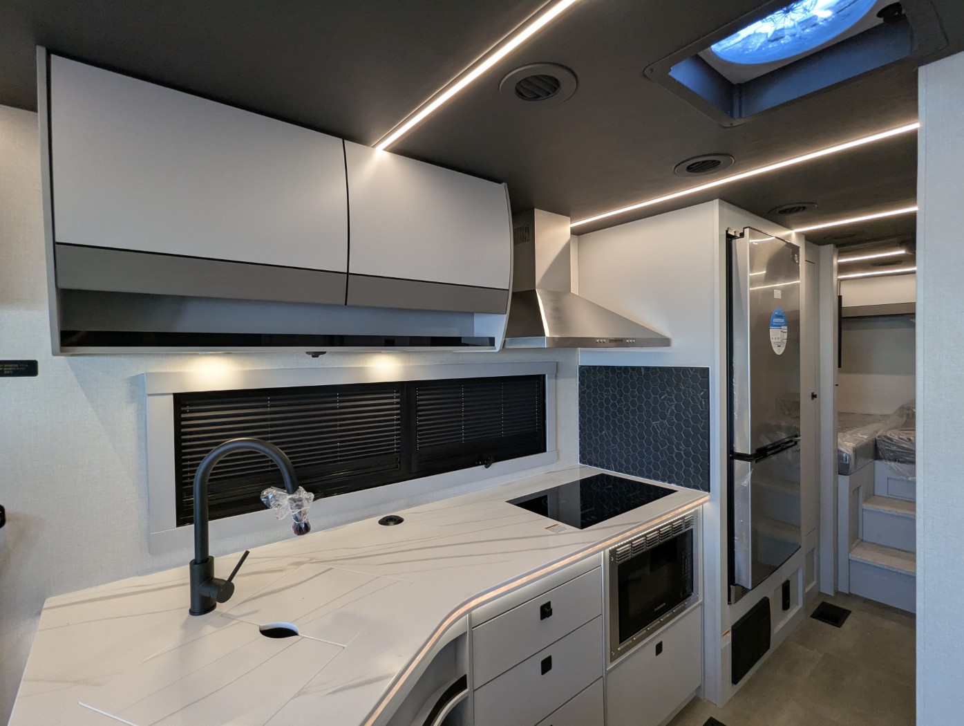 2026 Coachmen Euro 25TB - Image 14